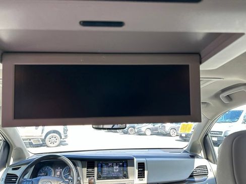 Used 2017 Toyota Sienna XLE Premium FWD image 33