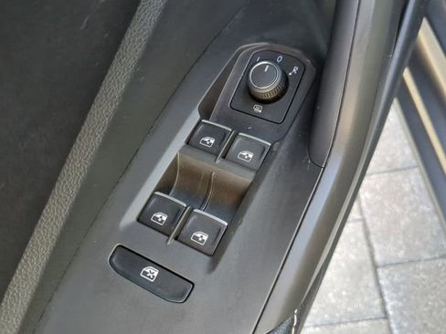 Certified 2023 Volkswagen Jetta SE image 17