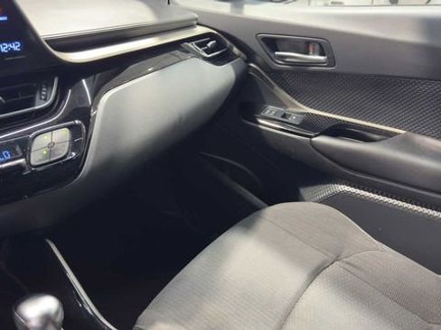 Used 2019 Toyota C-HR XLE FWD image 27