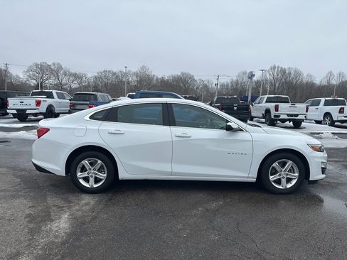 Used 2024 Chevrolet Malibu LT image 2