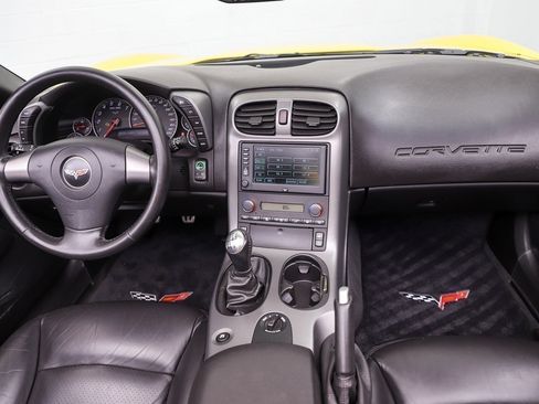 Used 2006 Chevrolet Corvette Convertible w/ Preferred Equipment Group RWD image 24