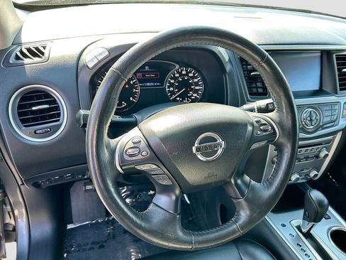 Used 2019 Nissan Pathfinder SL FWD image 11