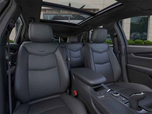 Used 2024 Cadillac XT5 Sportv w/ Technology Package image 16