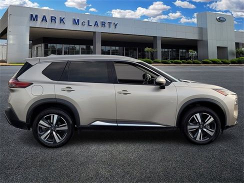 Used 2023 Nissan Rogue SL image 2