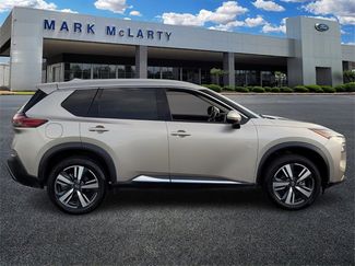 Used 2023 Nissan Rogue SL video 2