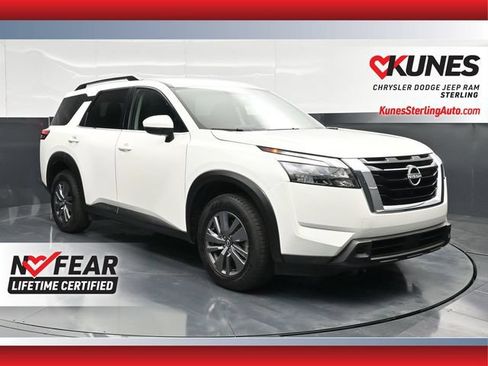 Used 2025 Nissan Pathfinder SV FWD image 1