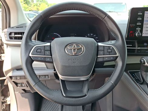 Certified 2021 Toyota Sienna XLE FWD image 24