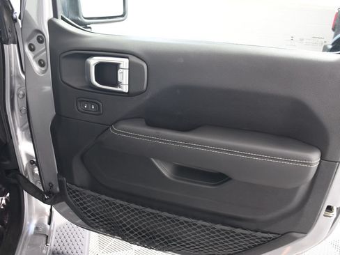 Used 2021 Jeep Wrangler Unlimited Sahara w/ Cold Weather Group AWD/4WD image 18