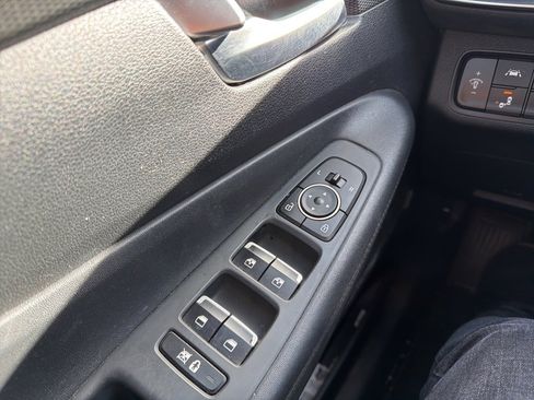 Used 2019 Hyundai Santa Fe SEL image 18