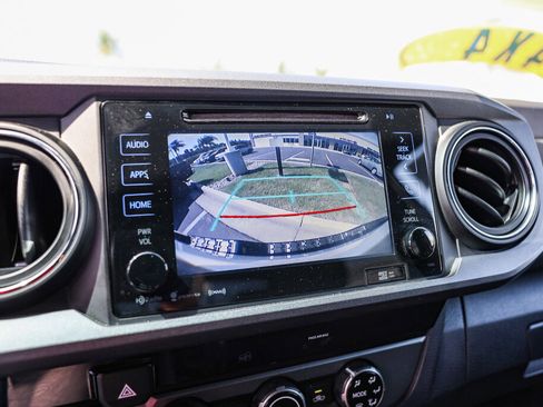 Used 2018 Toyota Tacoma TRD Off-Road w/ Technology Package image 14