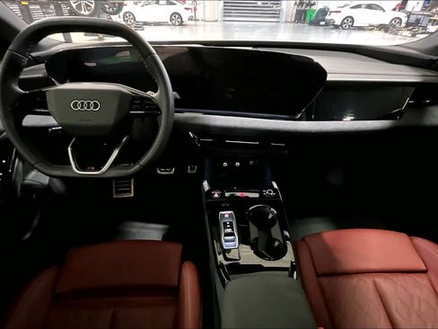 Used 2025 Audi S6 e-tron Prestige w/ 21" Black Optic Package image 14