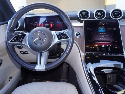 Used 2024 Mercedes-Benz GLC 300 image 12