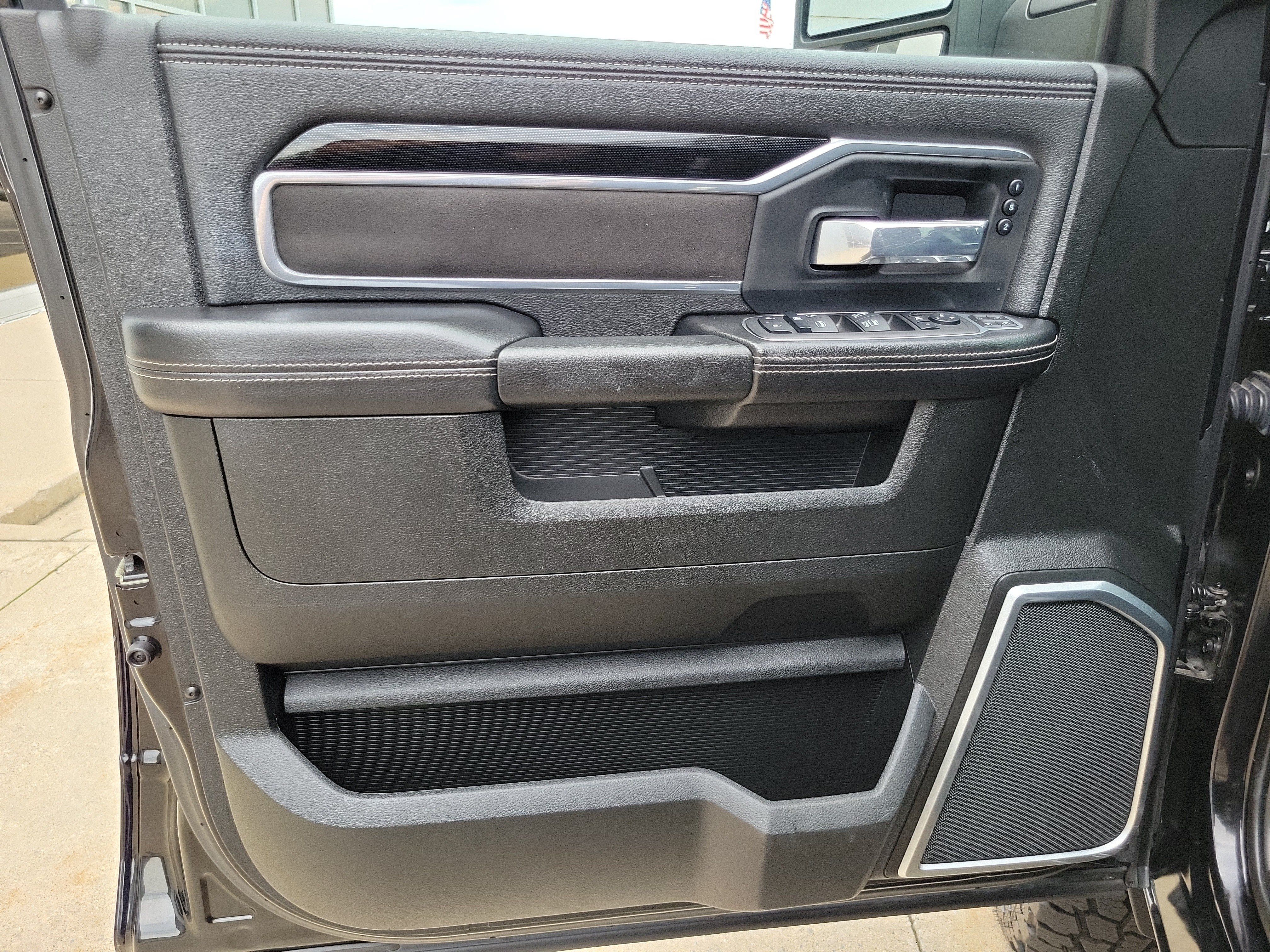 Used 2023 RAM 3500 Laramie AWD/4WD image 6