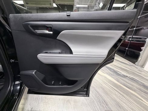 Used 2022 Toyota Highlander XLE image 48