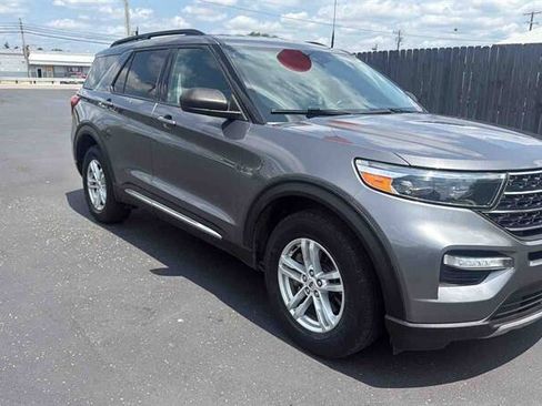 Used 2021 Ford Explorer XLT AWD/4WD image 2