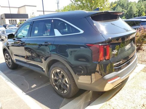 Used 2025 Kia Sorento S AWD/4WD image 4