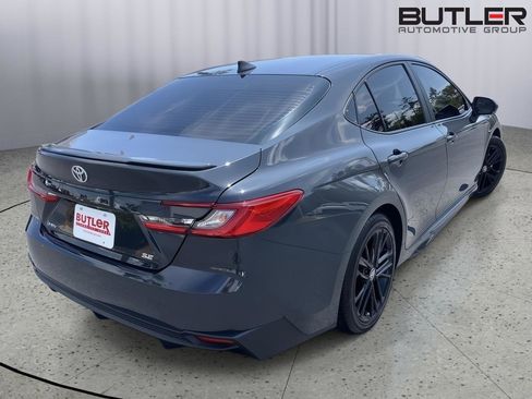 Used 2025 Toyota Camry SE w/ Multimedia Upgrade Package FWD image 5