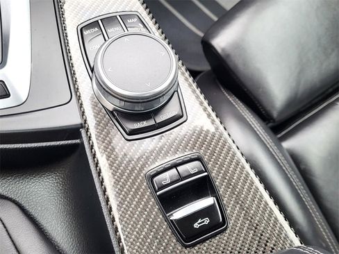 Used 2020 BMW M4 Convertible image 22