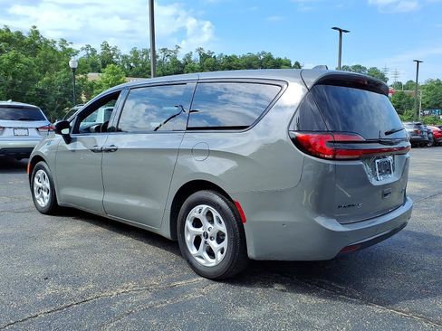 Certified 2023 Chrysler Pacifica Touring-L w/ S Appearance Package FWD image 3