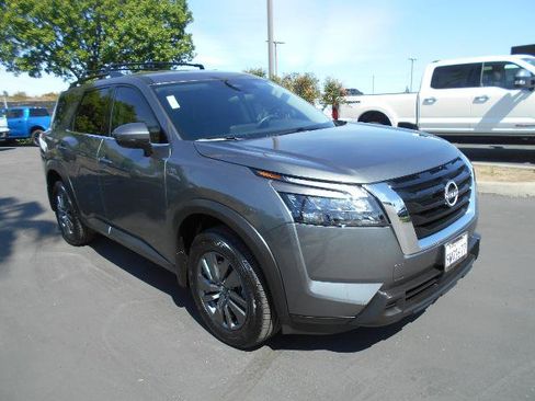 Used 2025 Nissan Pathfinder SV w/ Cargo Package AWD/4WD image 3