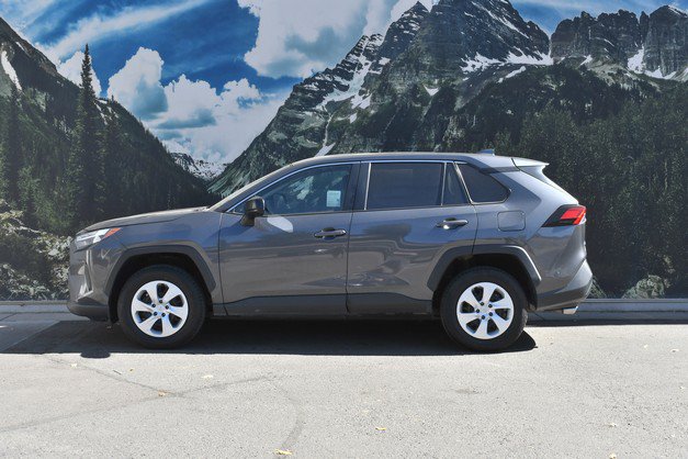 Used 2025 Toyota RAV4 LE AWD/4WD image 7