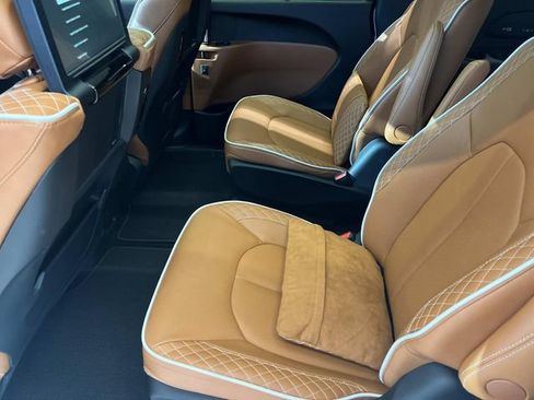 New 2026 Chrysler Pacifica Pinnacle w/ Trailer Tow Group image 17