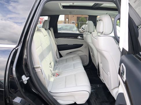 Used 2018 Jeep Grand Cherokee Summit AWD/4WD image 12