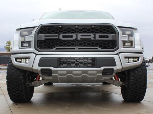 Used 2019 Ford F150 Raptor w/ Equipment Group 802A Luxury image 9