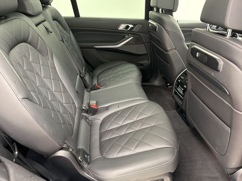 Used 2023 BMW X7 xDrive40i w/ M Sport Package AWD/4WD image 29