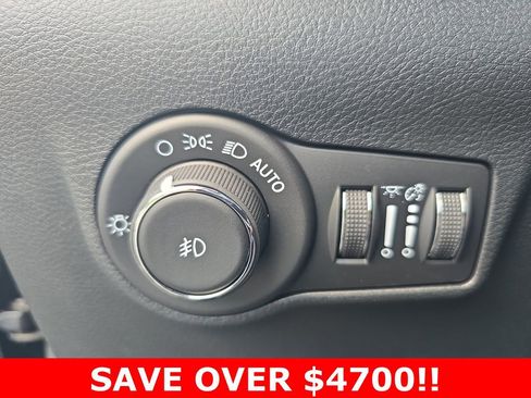 New 2025 Jeep Compass Latitude w/ Sun & Sound Group image 26