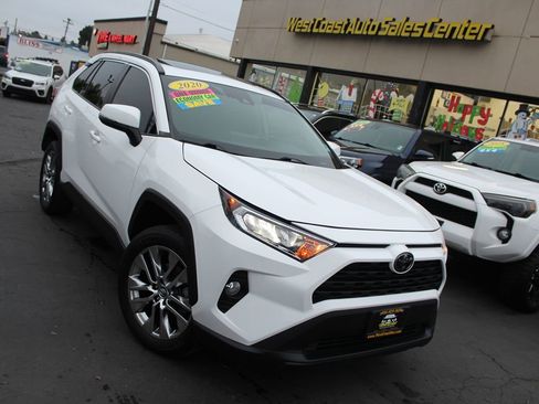 Used 2020 Toyota RAV4 XLE Premium image 39
