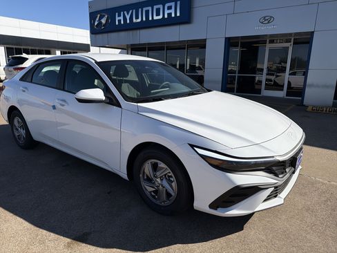 New 2026 Hyundai Elantra SE image 4