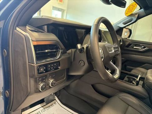Used 2025 GMC Yukon XL Denali w/ Sun & Power Step Package AWD/4WD image 29