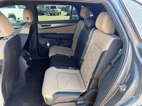 Used 2024 Volkswagen Atlas Cross Sport SE image 11