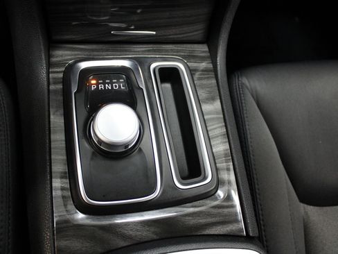 Used 2022 Chrysler 300 Touring w/ Sport Appearance Package RWD image 33