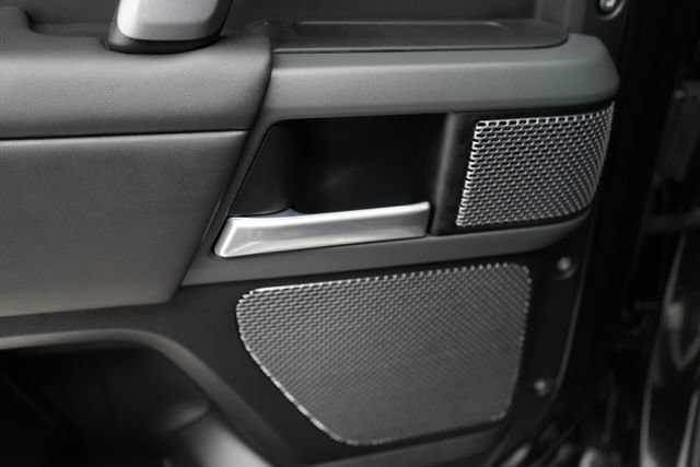 Used 2024 Land Rover Defender 110 X-Dynamic SE AWD/4WD image 40