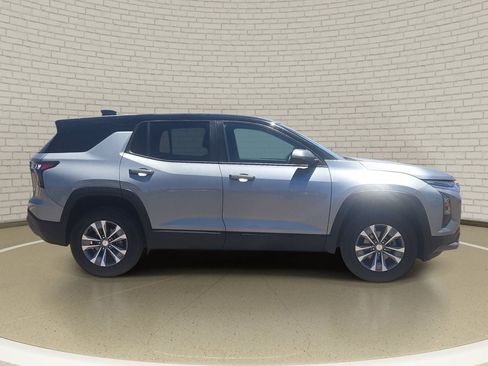 Used 2026 Chevrolet Equinox LT w/ Convenience Package II FWD image 4