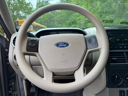 Used 2007 Ford Explorer Sport Trac XLT RWD image 19