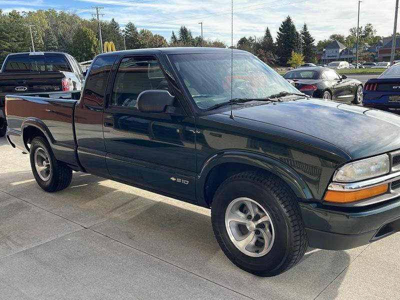 Used 2001 Chevrolet S10 Pickup LS w/ Preferred Equipment Group RWD image 8