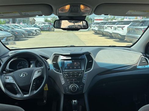 Used 2017 Hyundai Santa Fe SE AWD/4WD image 7