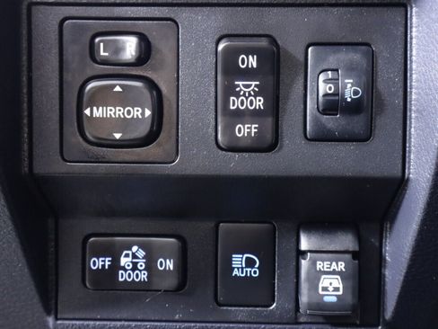 Used 2020 Toyota Tundra SR5 w/ SR5 Upgrade Package image 10