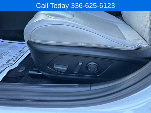 Used 2022 Hyundai Elantra Limited FWD image 14