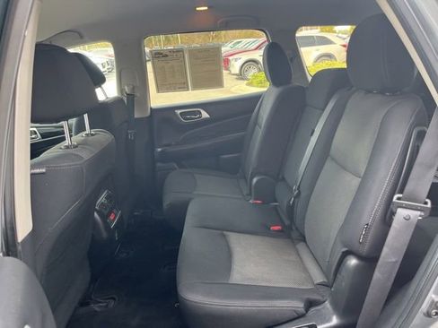 Used 2018 Nissan Pathfinder SV image 28