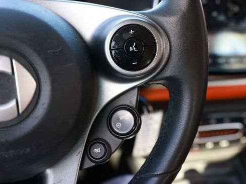 Used 2016 smart fortwo passion image 25