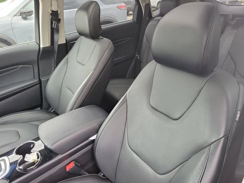 Used 2018 Ford Edge Titanium w/ Equipment Group 301A AWD/4WD image 13