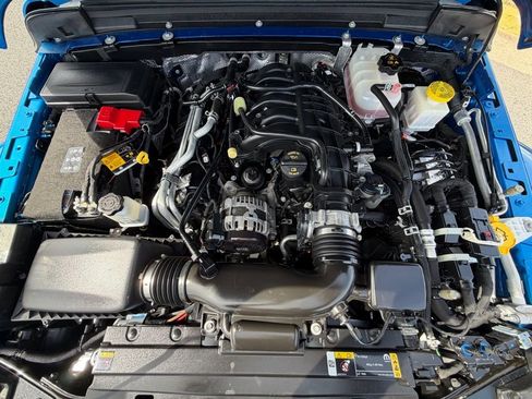 Used 2024 Jeep Gladiator Sport image 16