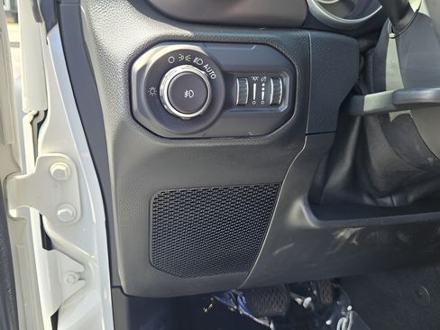 Used 2018 Jeep Wrangler Unlimited Sport S AWD/4WD image 14