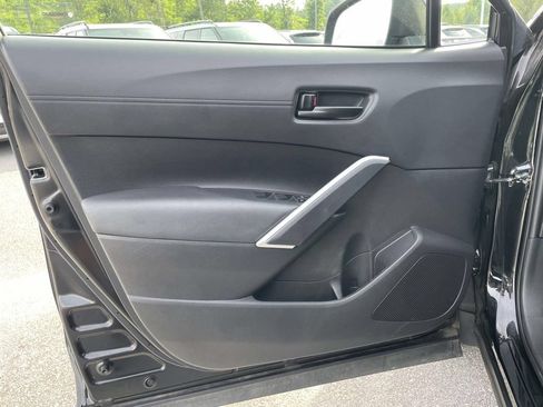 Used 2023 Toyota Corolla Cross LE w/ Moonroof Package FWD image 5