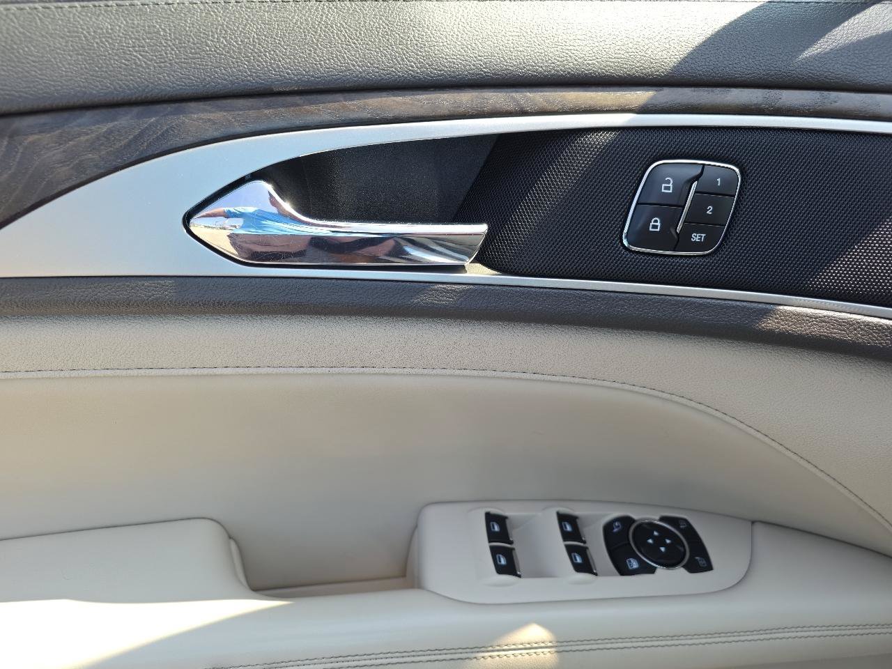 Used 2018 Lincoln MKZ Select w/ Select Plus Package AWD/4WD image 26