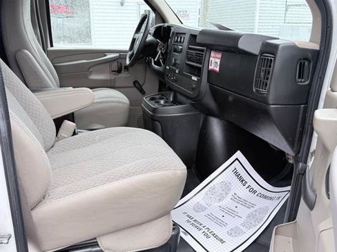 Used 2011 Chevrolet Express 2500 RWD image 25